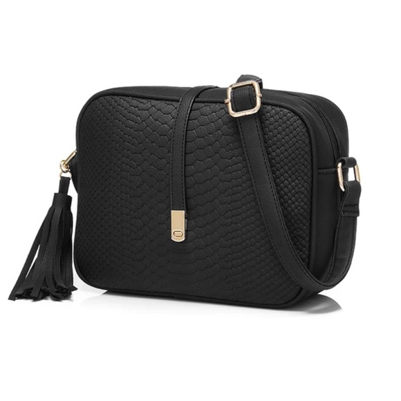 Handbags - 💙Black Tassel Crossbody
